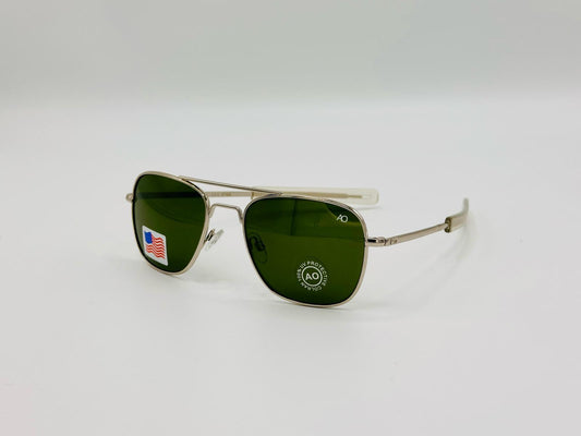 AO Eyewear pilot sunglasses with silver frame and green UV-protected lenses – aviator style

